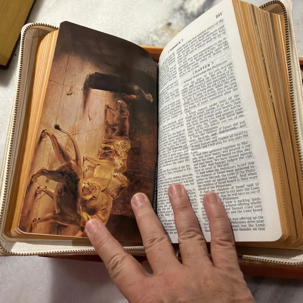 The Holy Bible Memorial Edition Concordance KJV in Wooden Cedar Box 1976 Vintage